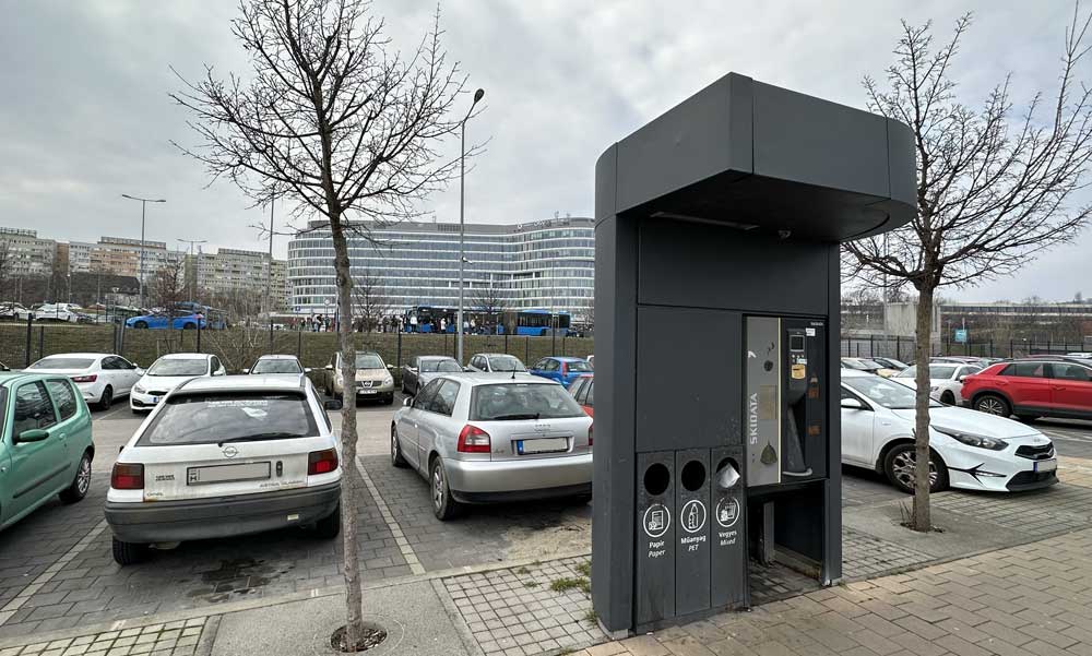 Ismét belerúgnak az autósokba – az egyik budai kerület megemelte a parkolási díjakat, ráadásul a fizetős zóna kiterjesztése is várható