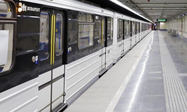 Valami gond van a 2-es metróval, az Örstől a Blaháig alig haladnak a szerelvények
