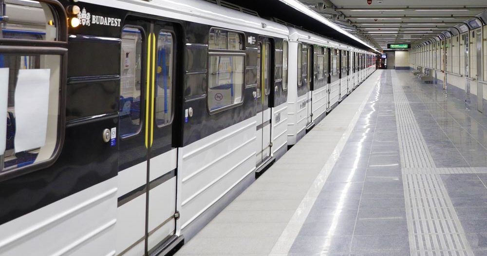 Valami gond van a 2-es metróval, az Örstől a Blaháig alig haladnak a szerelvények