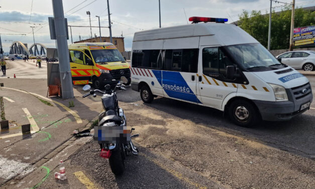 Brutális baleset a Kerepesi úton: tűzcsapnak vágódott egy motoros nő, azonnal meghalt – fotók a helyszínről