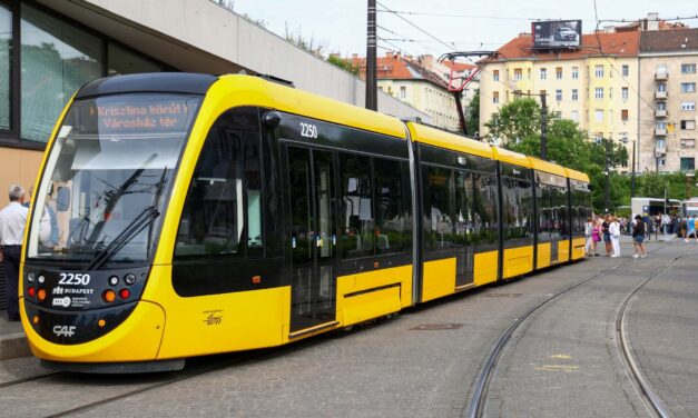 Nem lesz egyszerű az 1-es villamossal közeledni: egy hónapig pótlóbuszok járnak az egyik legforgalmasabb szakaszon