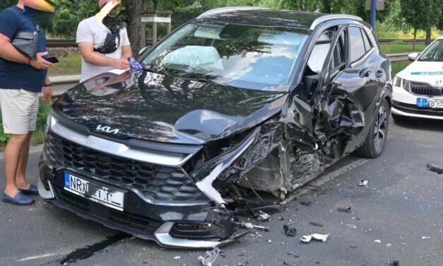 Hármas karambol a Ferihegyi reptérre vezető úton, egy szlovák KIA hibázhatott – helyszíni fotók