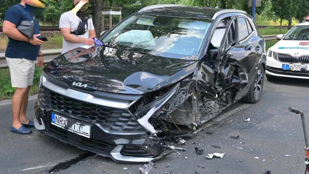 Hármas karambol a Ferihegyi reptérre vezető úton, egy szlovák KIA hibázhatott – helyszíni fotók