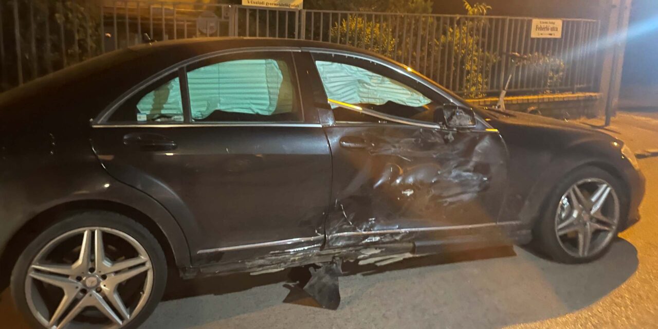 Halálos ütközés a Budaörsi úton: egy Mercedes és egy motorkerékpár csapódott egymásnak, segítségnyújtás nélkül távozott az autó sofőrje
