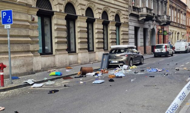 Családi perpatvar a Dob utcában – minden repült, ami mozdítható