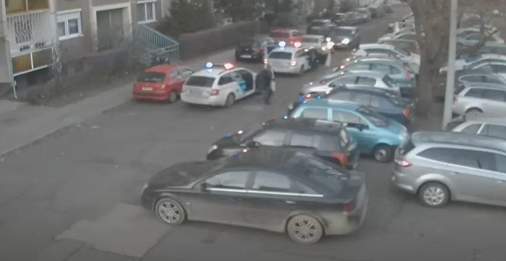 Kerületeken át tartott a hajsza: gyalogosokat is majdnem elsodort a rendőrök elől menekülő drogos sofőr