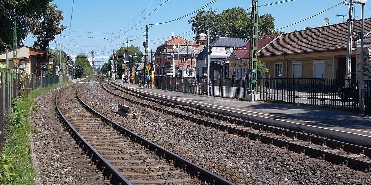 Ijedtségből hálálkodás: a HÉV-megállónál indult be a szülés, a Csillaghegyi rendelő dolgozói azonnal a család segítségére siettek