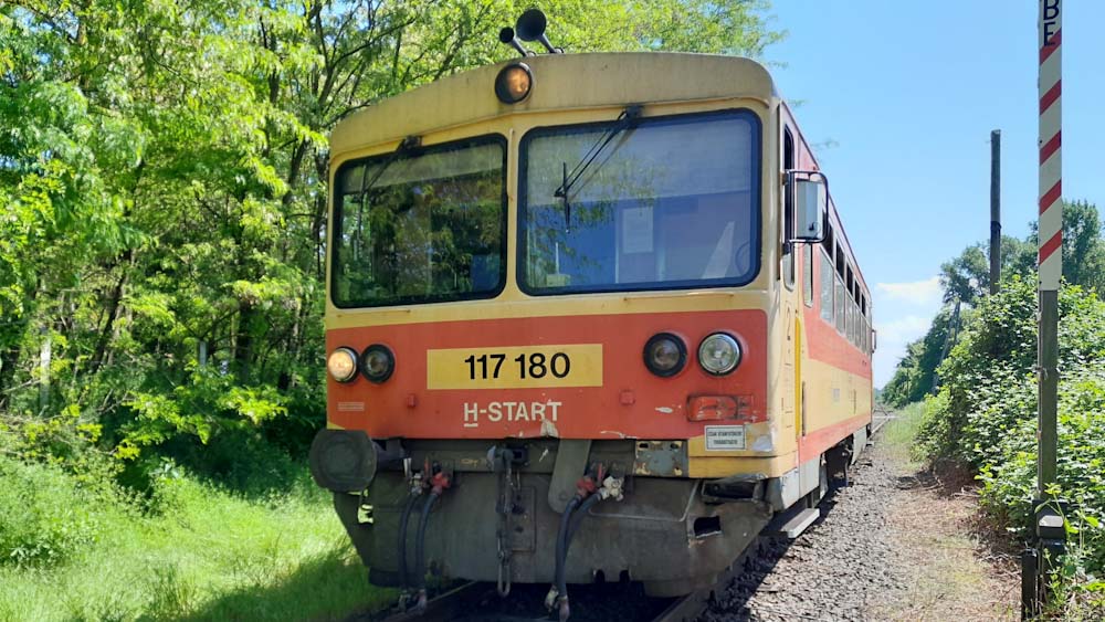„A járművek műszaki állapota már az utasok épségét veszélyezteti” – Azonnali használtmotorvonat beszerzést szeretne a Közlekedési Klub