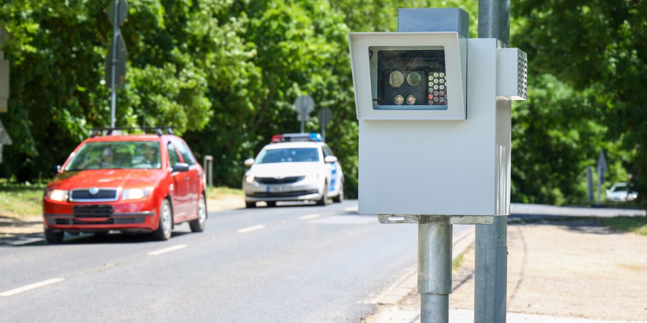 Hét új sebességmérőt helyeznek ki a 2. kerületben, a Nagykovácsi úton már élesben működik az eszköz