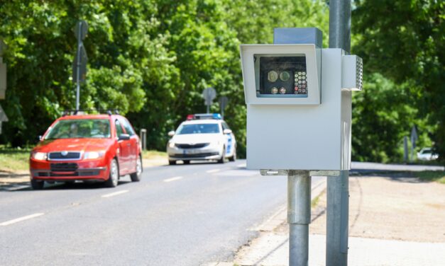 Hét új sebességmérőt helyeznek ki a 2. kerületben, a Nagykovácsi úton már élesben működik az eszköz