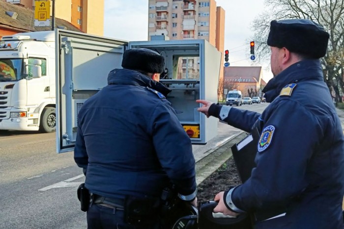 Másfélszer annyi gyorshajtót fülelnek le a rendőrök, mint tavaly ilyenkor, mutatjuk az okait
