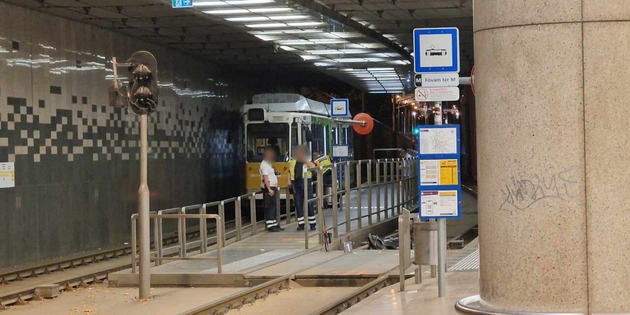 Tragikus: halálra gázolt egy idős nőt a 2-es villamos egyik elszabadult szerelvénye a Fővám téren