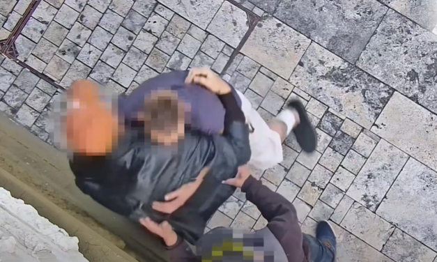 Segítséget színlelve fosztottak ki egy piás férfit a Teréz körúton – videón a megdöbbentő eset