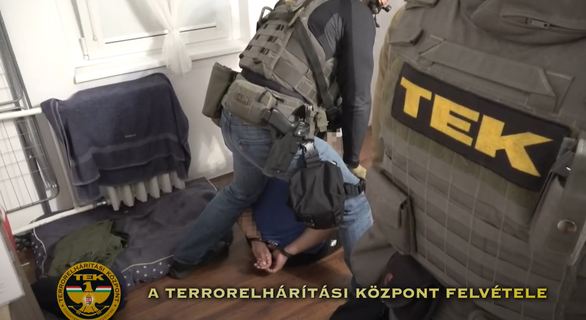 Álmában fosztottak ki egy idős nénit a budapesti betörők: az egész házat felforgatták, hihetetlen, hogy jutottak be