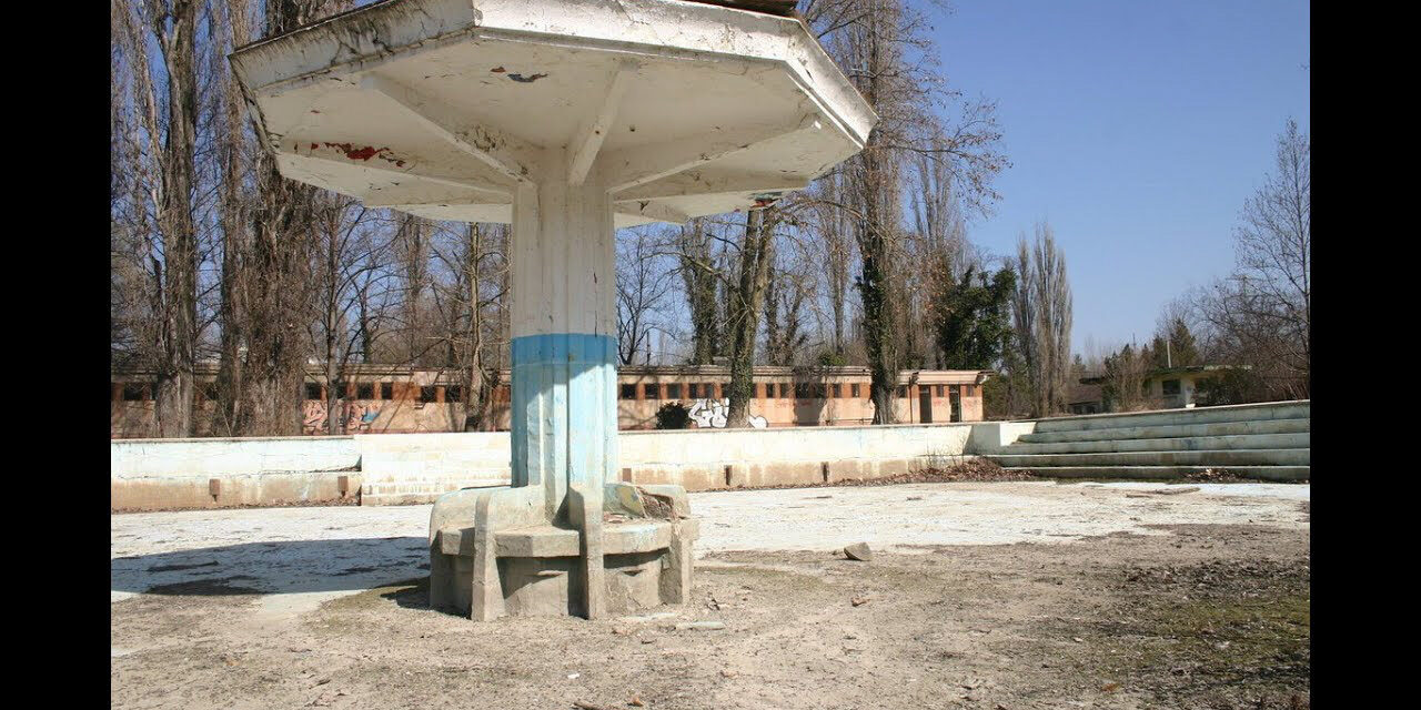 Árulják az újpestiek egykori kedvenc fürdőhelyét – már csaknem húsz éve bezárták, de csak most akarják eladni