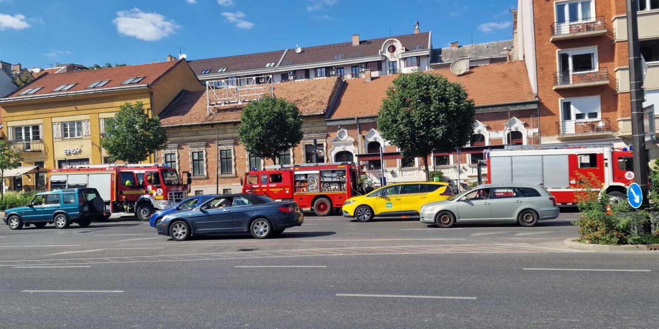 Riadalom a Széll Kálmán téren: tűz ütött ki az egyik étteremben!