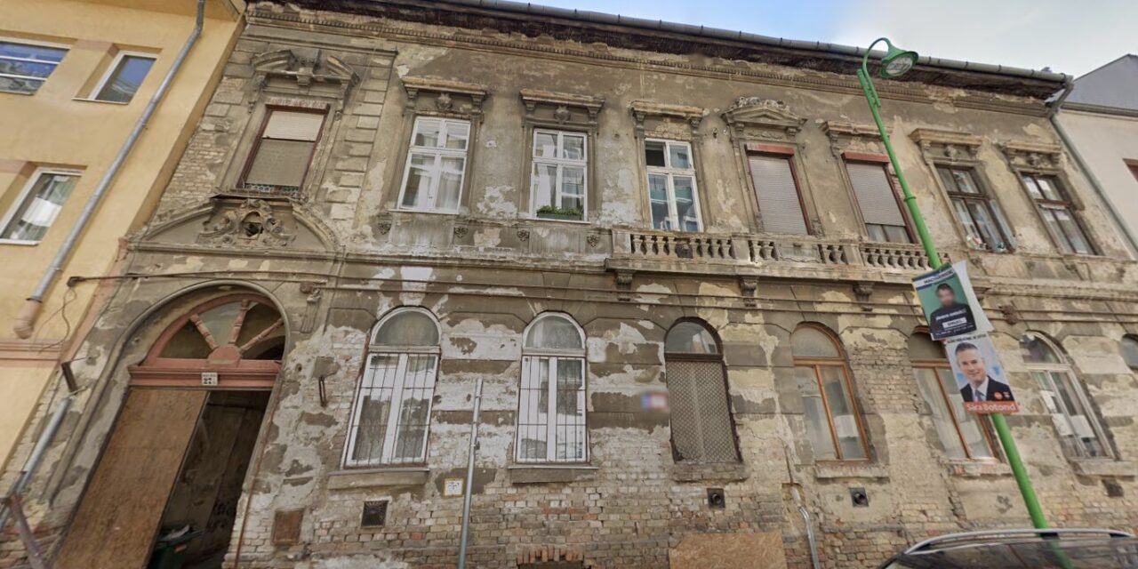 Ma egy lepukkant ház, de hamarosan szociális lakások létesülnek ebben a ferencvárosi tömbben