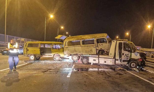 Beborították a roncsok az egész útpályát – türelmetlen autós okozott nagy balesetet az M0-s autóúton HELYSZÍNI FOTÓKKAL!