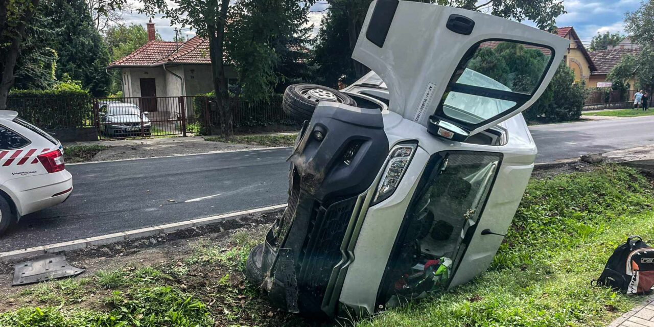 Borulás Pátyon: kibabrált a csatornafedél a Citroën Jumperrel, egy háromtagú család látta kárát HELYSZÍNI FOTÓKKAL ÉS VIDEÓVAL