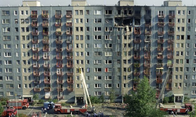 „Fel se fogtam, mi történt, a sikolyokra a mai napig emlékszem” – 30 éve robbant fel egy békásmegyeri panelház több emelete