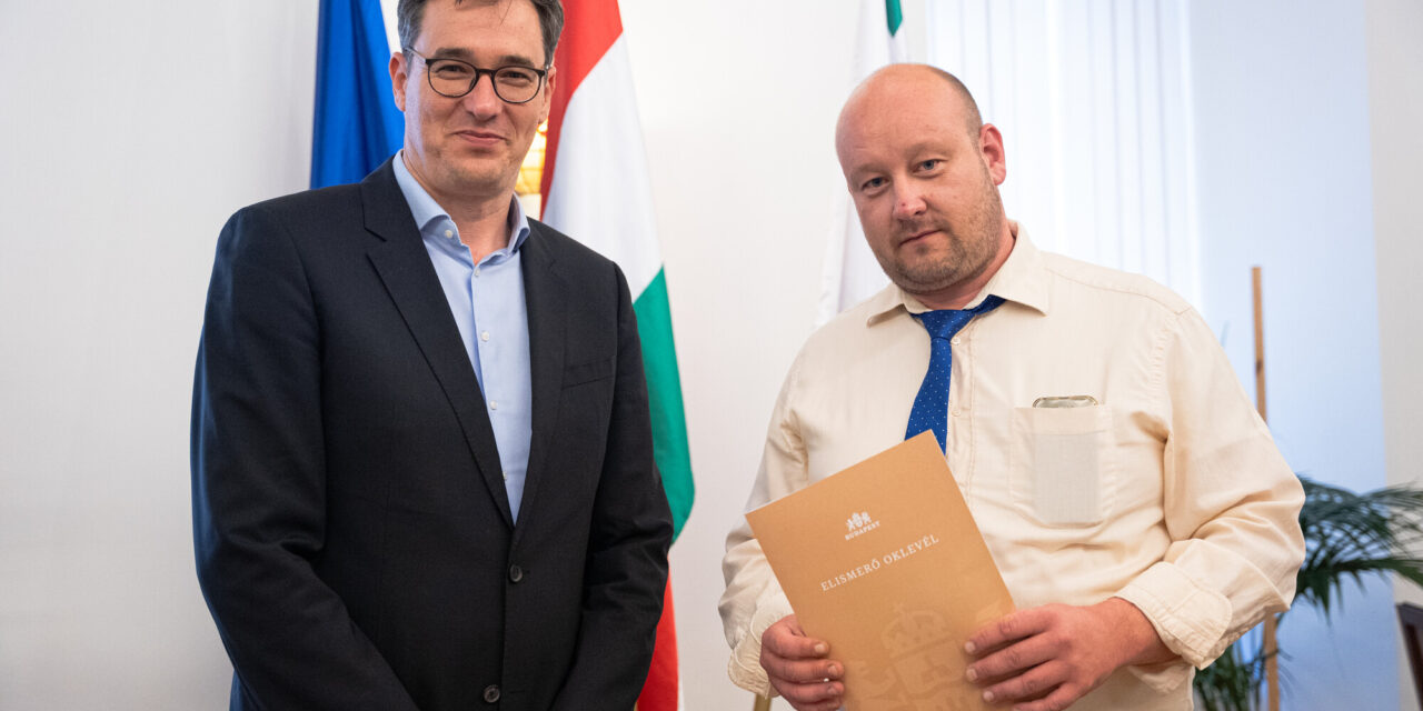 Karácsony Gergely köszöntötte a hős buszsofőrt, aki a 149-es járaton segített egy gyermek megszületésében
