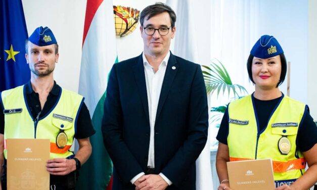 A Lánchídról akart a Dunába ugrani egy férfi, lebeszélték róla az önkormányzati rendészet munkatársai