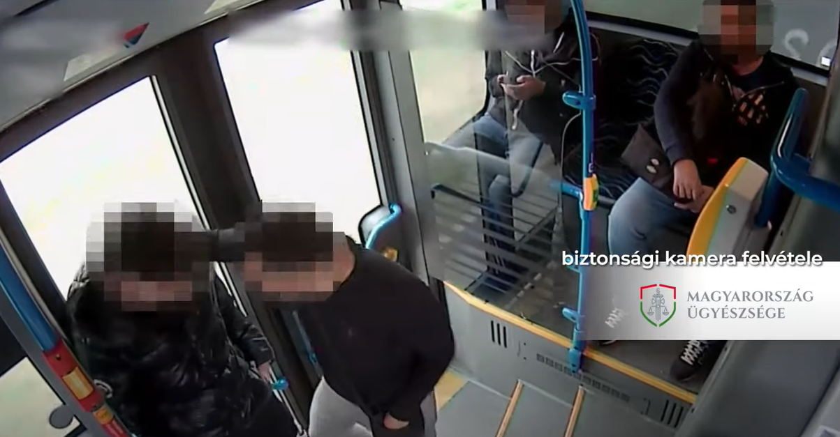Galád trió találta be a kiskorú fiút: először a buszon rabolták ki, majd az Örs vezér terén is nekiestek – videó