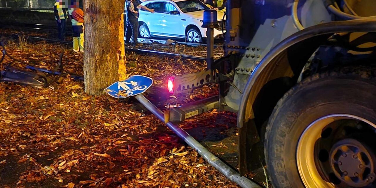 Pördülés és ütközés a 2. kerületi éjszakában, a villamossíneken állt meg az elszabadult Mercedes HELYSZÍNI FOTÓKKAL!