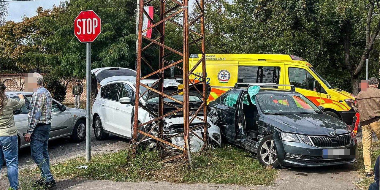 Nem számított az elsőbbségadás kötelező tábla: hatalmas csattanás rázta meg a 18. kerületet, durván összeroncsolódtak a karambolozó autók – fotók a helyszínről