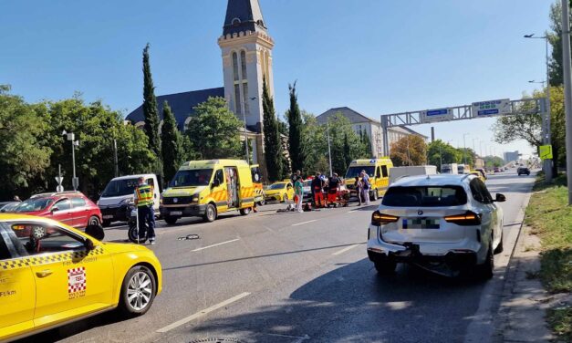 Súlyos motoros baleset a Nagyvárad tér közelében: nagy erővel ütközött a Yamaha és a BMW – HELYSZÍNI FOTÓKKAL!