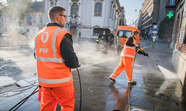 Rend és tisztaság a Batthyány téren: nagy erőkkel takarítja Budapestet a BKK – fotók