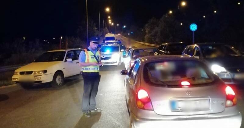 Két család gyermekei közötti szerelem robbantott ki konfliktust, karddal és vasvillával esett egymásnak 70 ember a nyílt utcán