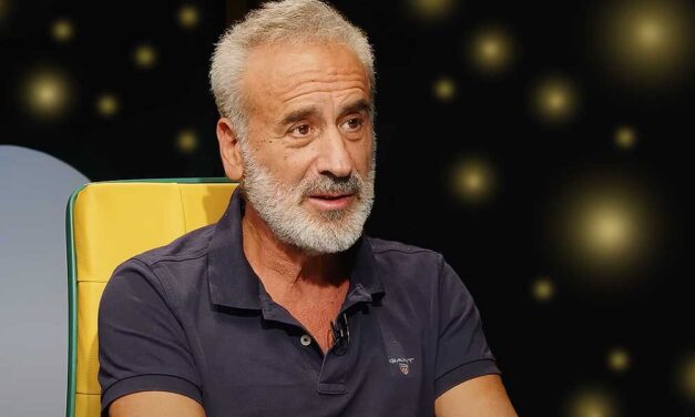 “Orbán Viktor egy nehéz eset” – mondja Kepes András, akinek az élete mérföldkőhöz ért, mi történt a legendás tévéssel?