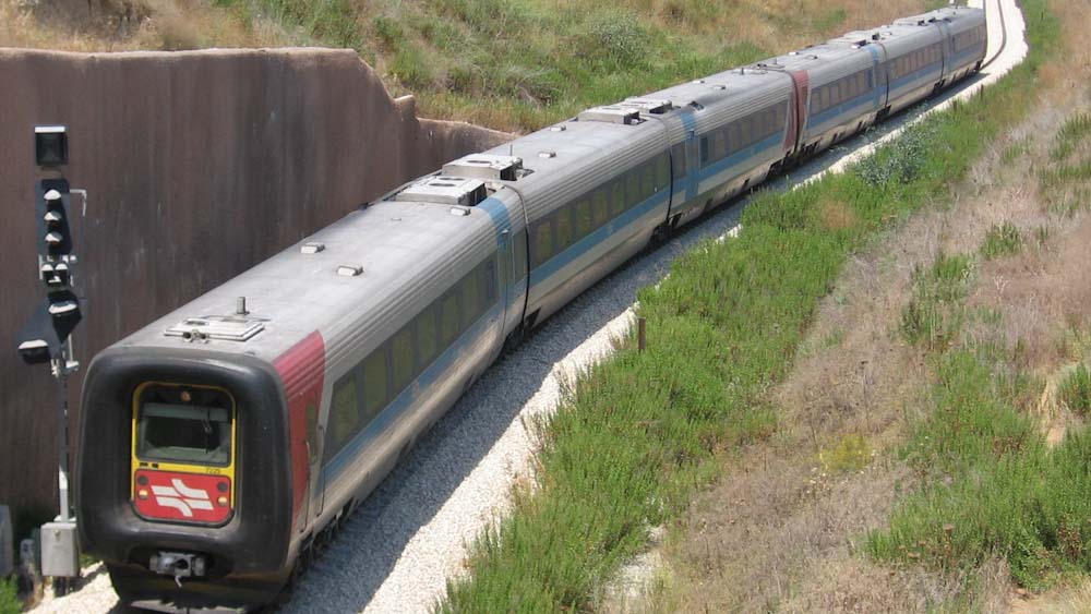 „Szegény, nagyon csúnya” – Megvan a megoldás a MÁV járműproblémáira, 46 használt motorvonatot vennének Izraelből