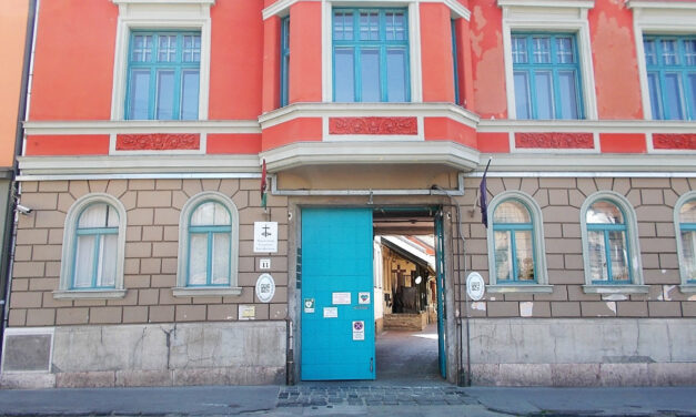 „Ki kell tolnunk a láb nélküli embereket az utcára, mert nem fogjuk tudni őket ellátni” – Hamarosan leállhat a 8. kerületi hajléktalankórház működése