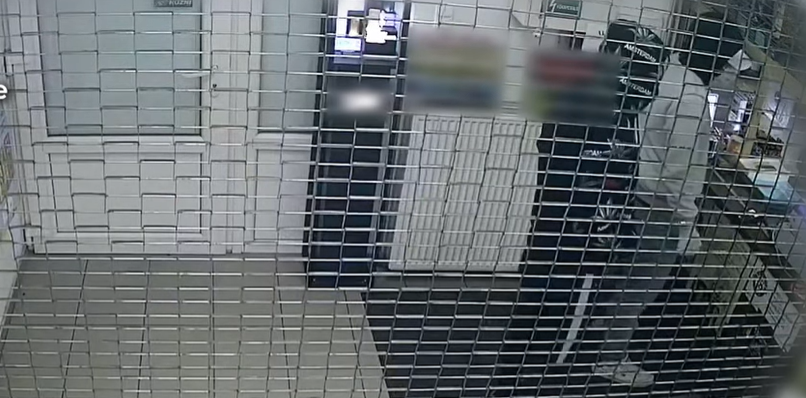 Maszkos férfiak akartak kirabolni egy dohányboltot Dunakeszin – videó