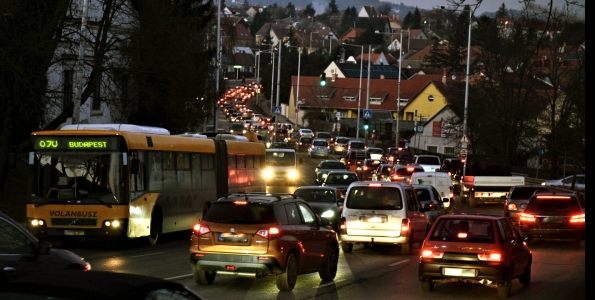 Hiába a választási ígéretek, még éveket várhatnak a szentendreiek a 11-es út felújítására