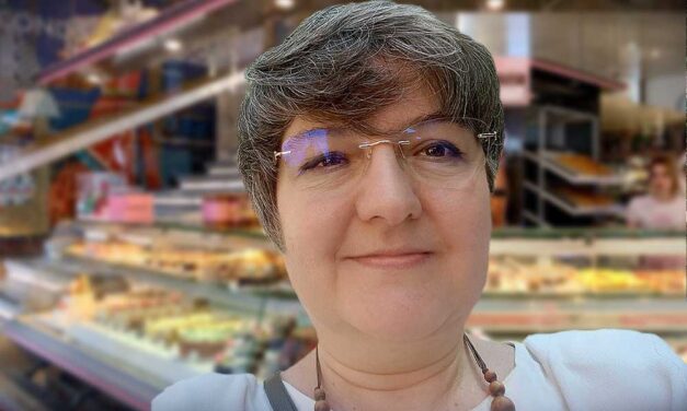 Botrány a Várban: Védelmi pénzekkel hozták összefüggésbe V. Naszályi Márta polgármestert, a Szamos család feje habosítja a balhét