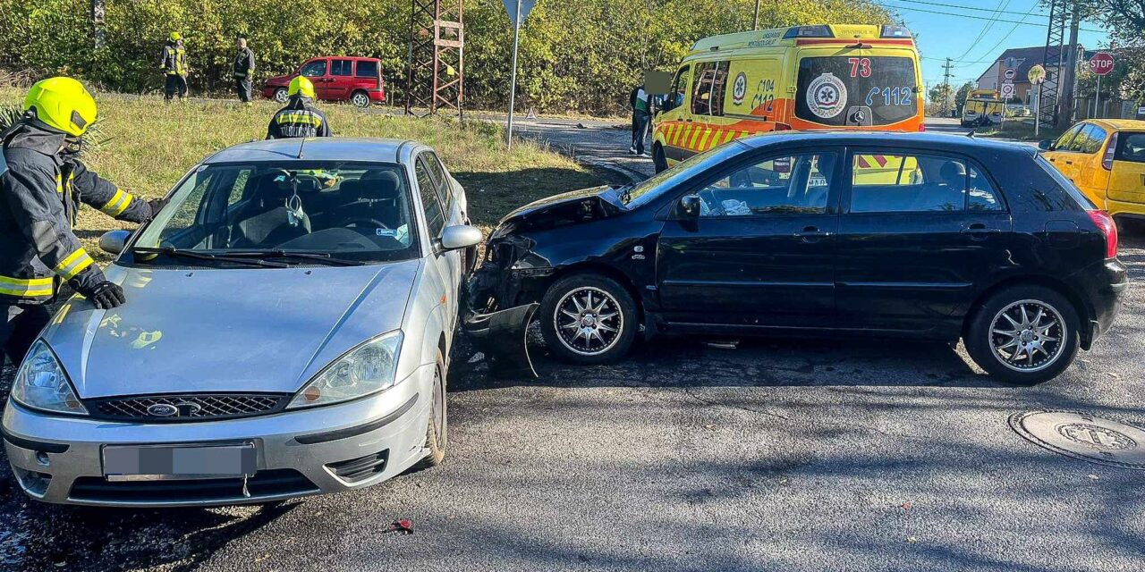 Nem számít a stoptábla és a tükör sem – újabb súlyos karambol a 18. kerületben HELYSZÍNI FOTÓKKAL