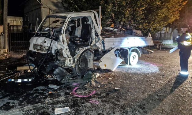 Brutális csattanás Tárnokon: kisteherautóba csapódott a kisodródó SEAT- HELYSZÍNI FOTÓKKAL!