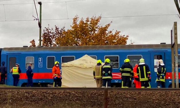 Továbbra is forrnak az indulatok: rendőri védelmet kaphattak az öngyilkosságba kergetett 16 éves fiú zaklatói