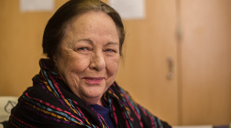 „Ma mindannyian máshogy játszunk majd, ott leszel velünk nehéz szívünkben a színpadon” – meghalt Csomós Mari, a Nemzet Színésze