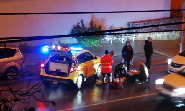 Gyalogost gázolt egy autós Budakeszin, a sérült ellátását a közelben működő orvosi ügyelet munkatársai kezdték meg