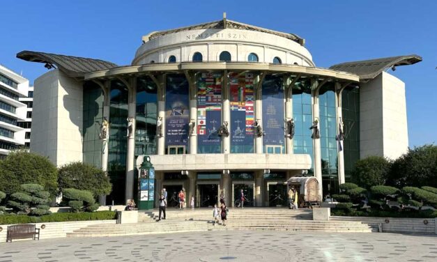 Újabb baleset a Nemzeti Színházban: súlyosan megsérült egy színész, Vidnyánszky Attiláék hallgatnak