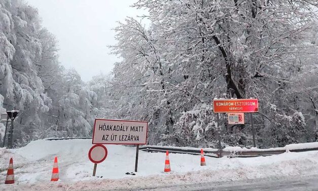 Felejtsd el a szánkózást Dobogókőn, lezárták a hegyre vezető utakat