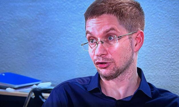 „De ha valakinek meghal a fia, arra nincs szó” – megszólalt Karsai Dániel édesapja, az alkotmányjogászt végakarata szerint, egy titkos helyen temették el
