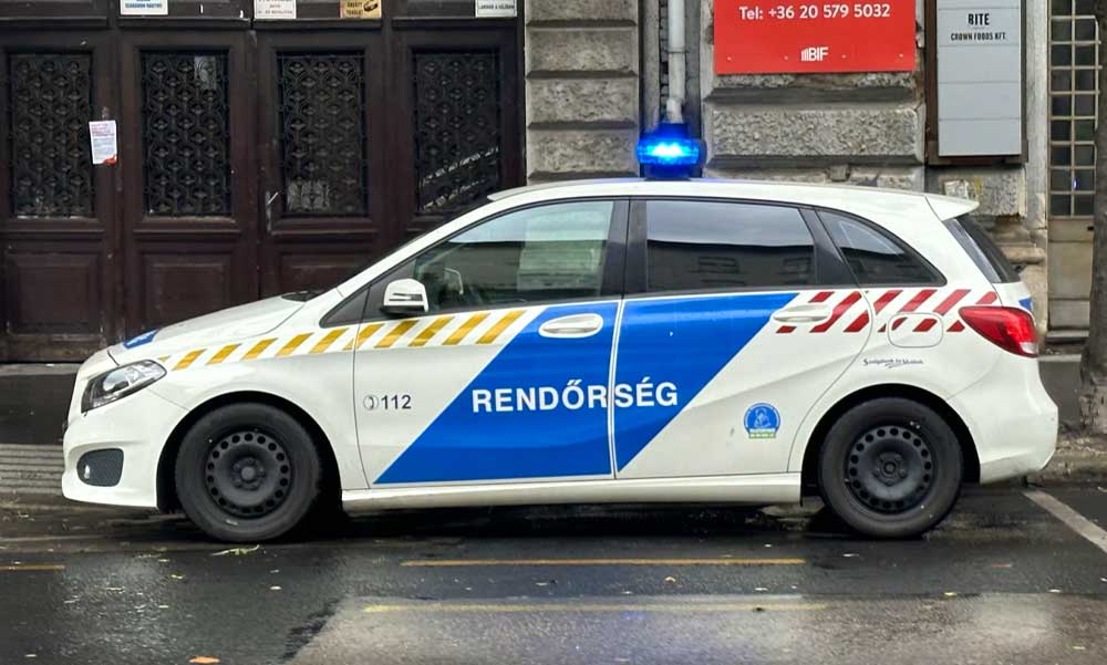 Követte, és fogdosta a kisgyermekeivel hazafelé tartó anyukát a férfi Újbudán