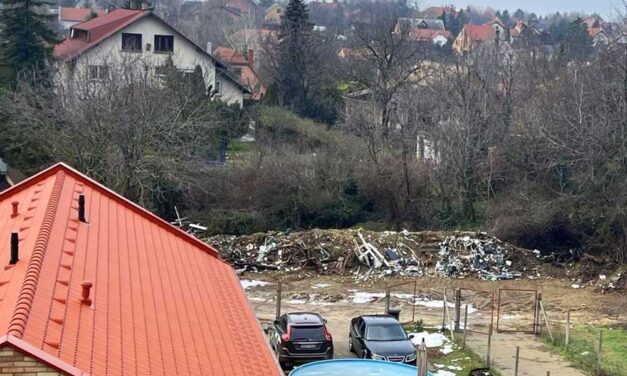 Undorító mocsok egy pátyi lakóparkban – Dr. Bátki Pál ügyvéd szerint börtönbe is kerülhet a szemetet felhalmozó tulajdonos