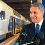 Lázár János mindent megígért, amit egy MÁV és Volán utas elvár: visszatérítik a késések árát, garantálják a klímákat a vonatokon és a buszokon is