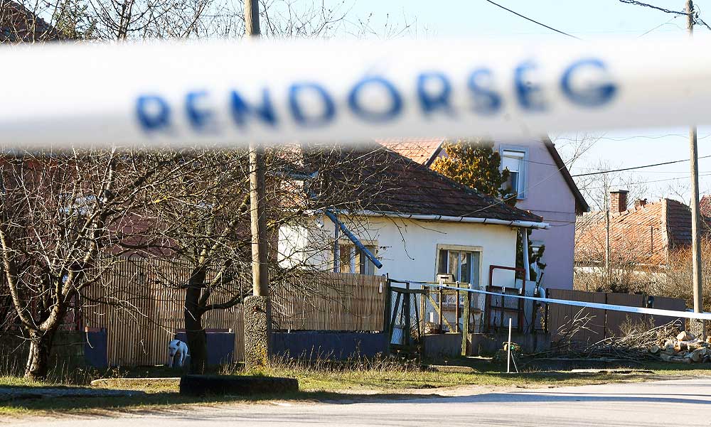 Ez a tószegi kettős gyilkosság helyszíne, hajtóvadászat indult a tettes után